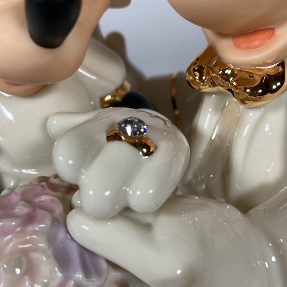 Lenox Disney Minnie’s Dream Figurine - Picture 6 of 6